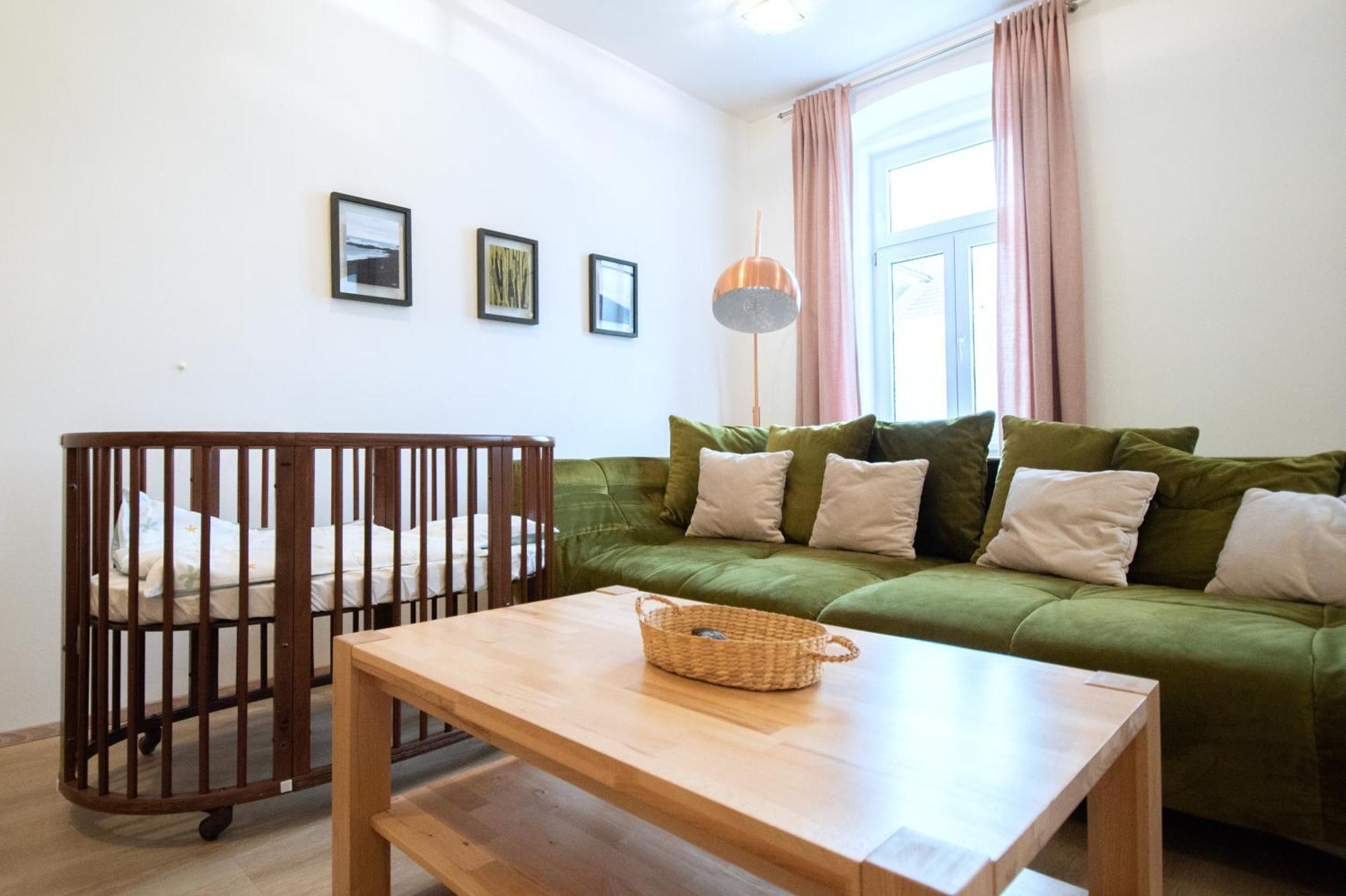 Kiwi Apartment Wina Bagian luar foto